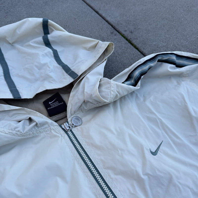 Detailansicht: Sourced limited accessories and clothes Vintage Nike beige rain jacket 90s – Logo, Nähte oder Material