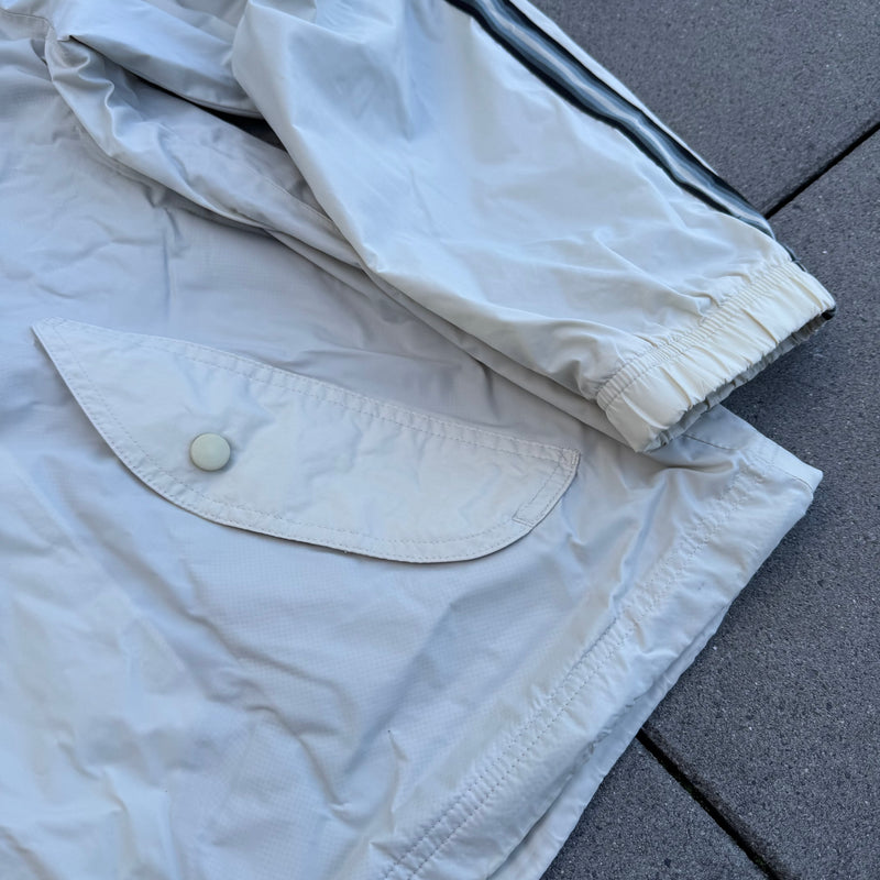 Detailansicht: Sourced limited accessories and clothes Vintage Nike beige rain jacket 90s – Logo, Nähte oder Material