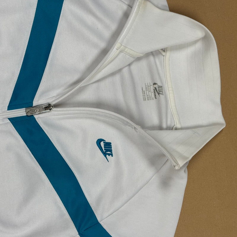 Detailansicht: Sourced limited accessories and clothes Vintage Nike track jacket – Logo, Nähte oder Material