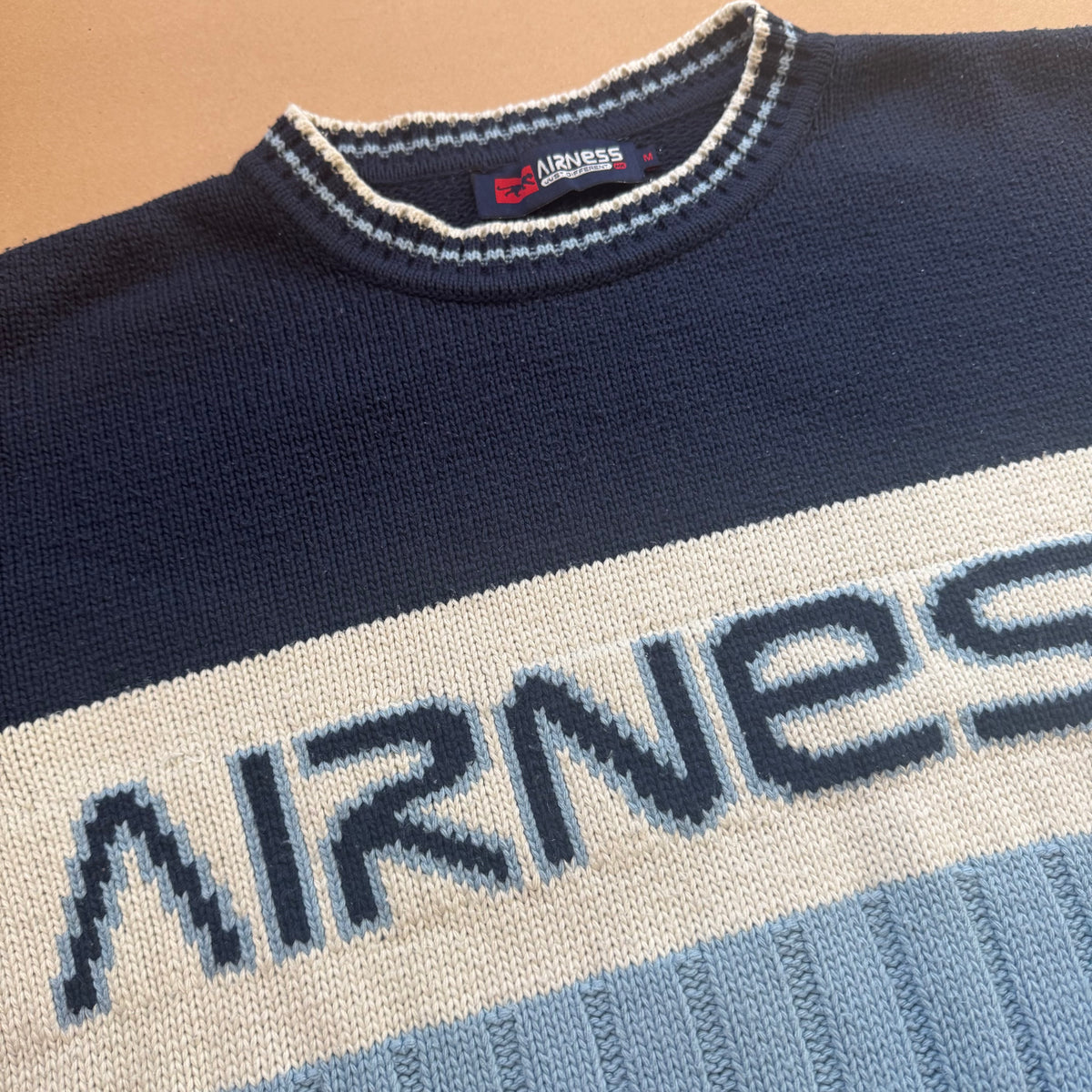 Vintage oversized Airness knitted sweatshirt – Close-up 1