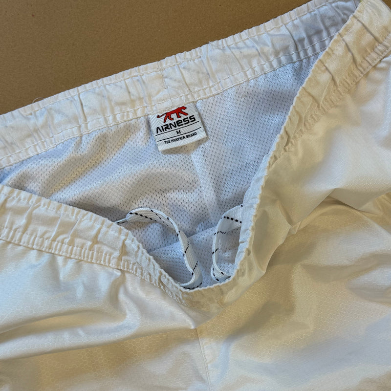 Detailansicht: Sourced limited accessories and clothes Vintage plain white Airness track pants – Logo, Nähte oder Material