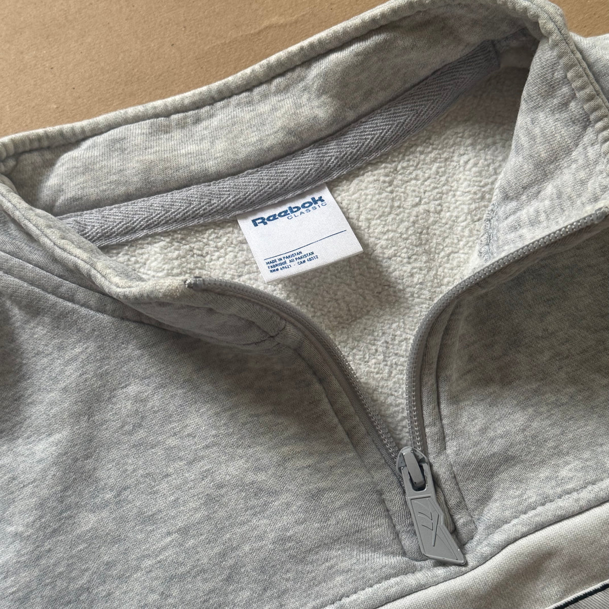 Vintage Reebok International sweatshirt – Close-up 2
