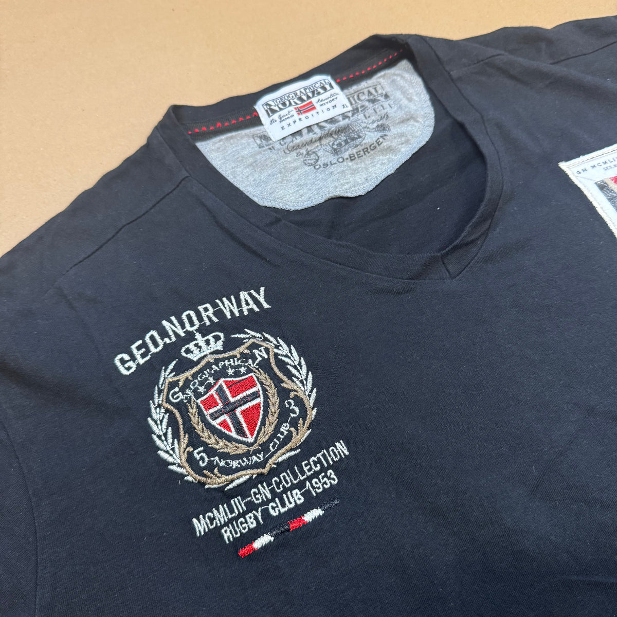 Vintage Rugby team t-shirt by Geographical Norway – Close-up 1