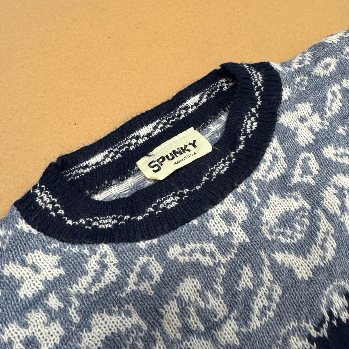 Vintage Spunky knit sweatshirt – Close-up 1