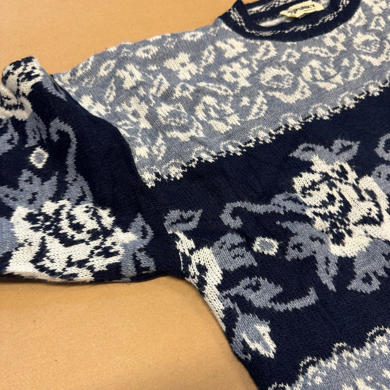 Detailansicht: Sourced limited accessories and clothes Vintage Spunky knit sweatshirt – Logo, Nähte oder Material
