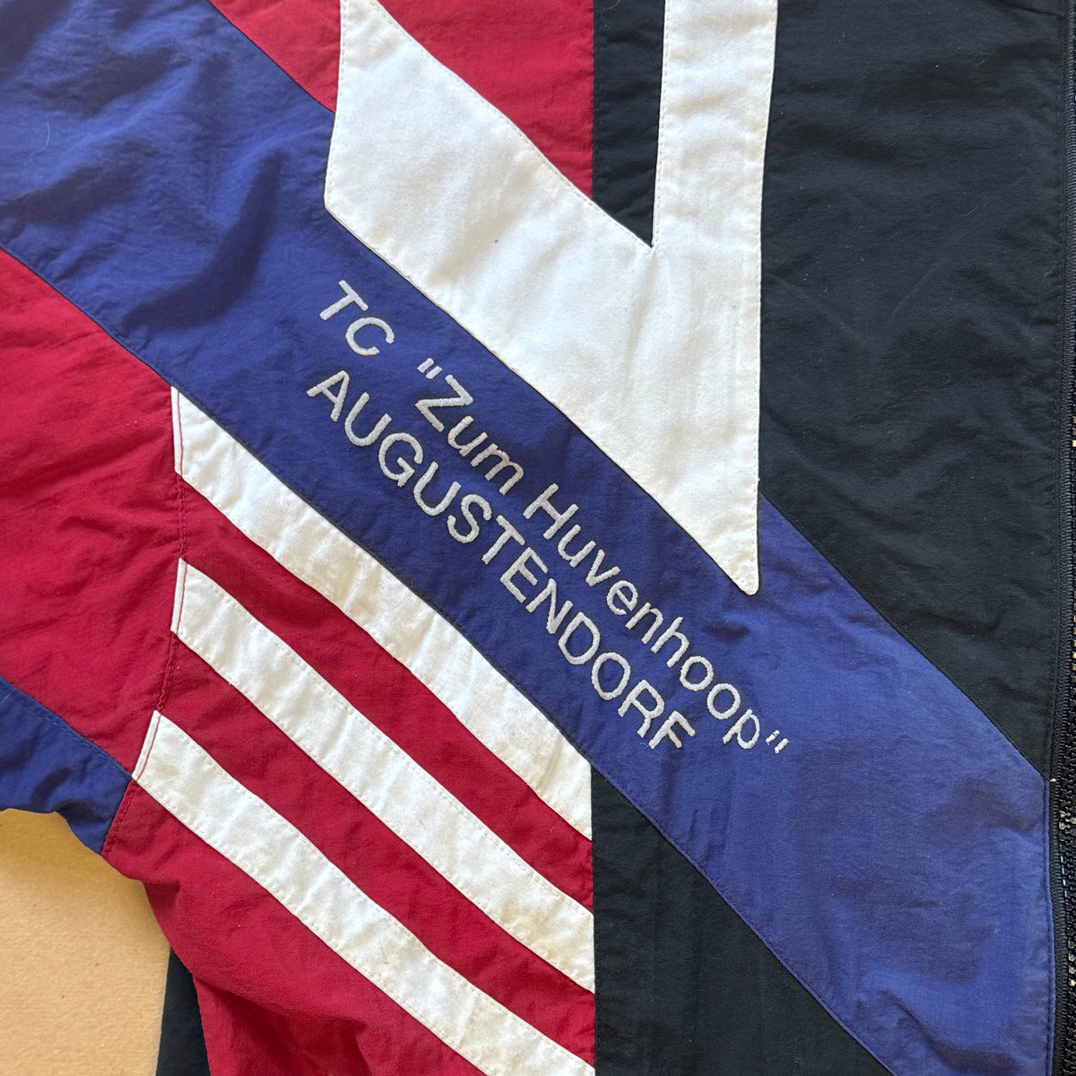 Vintage style Adidas Augustendorf raincoat – Close-up 2