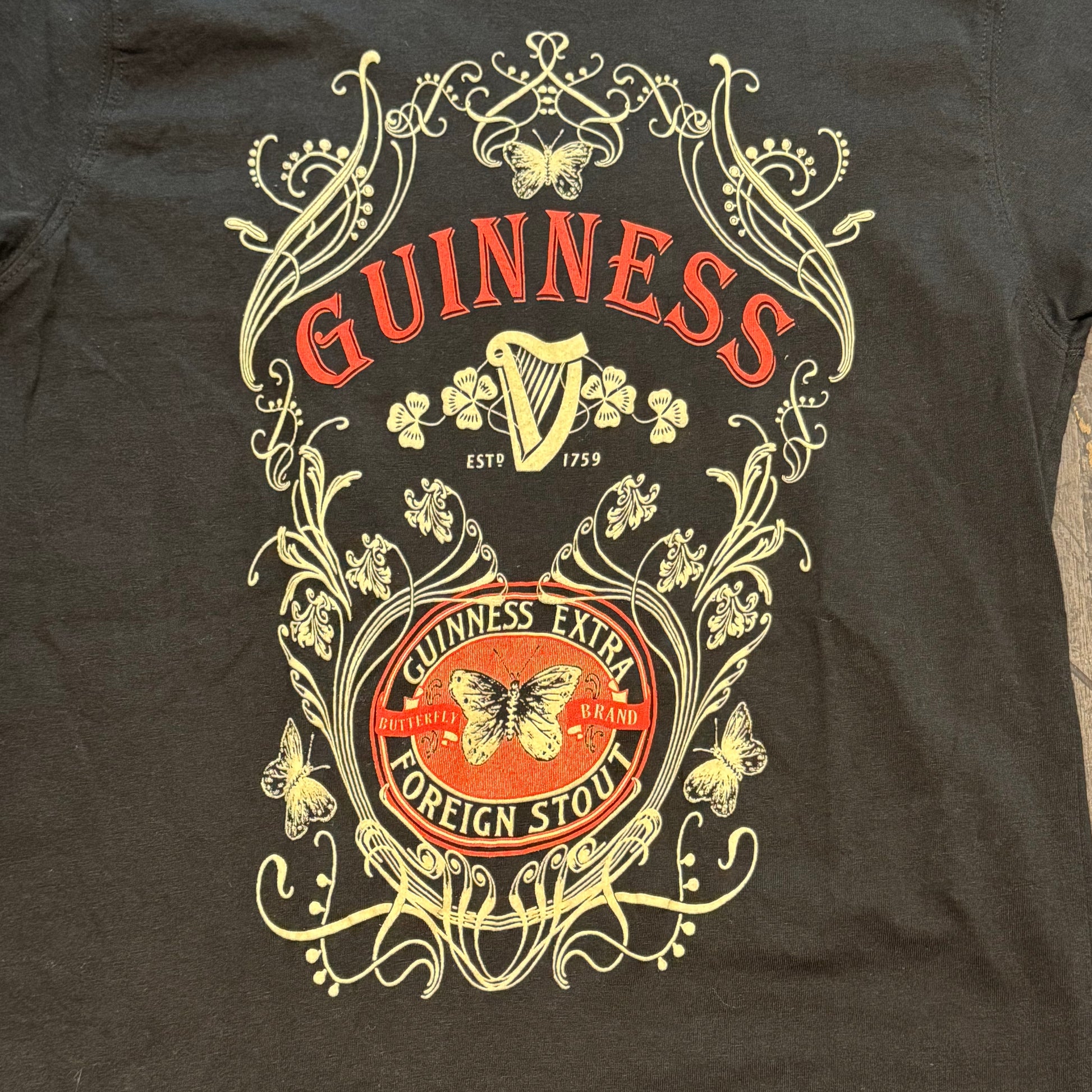 Vintage style Guinness printed shirt – Close-up 1