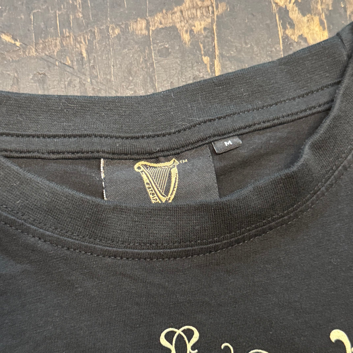 Vintage style Guinness printed shirt – Close-up 2