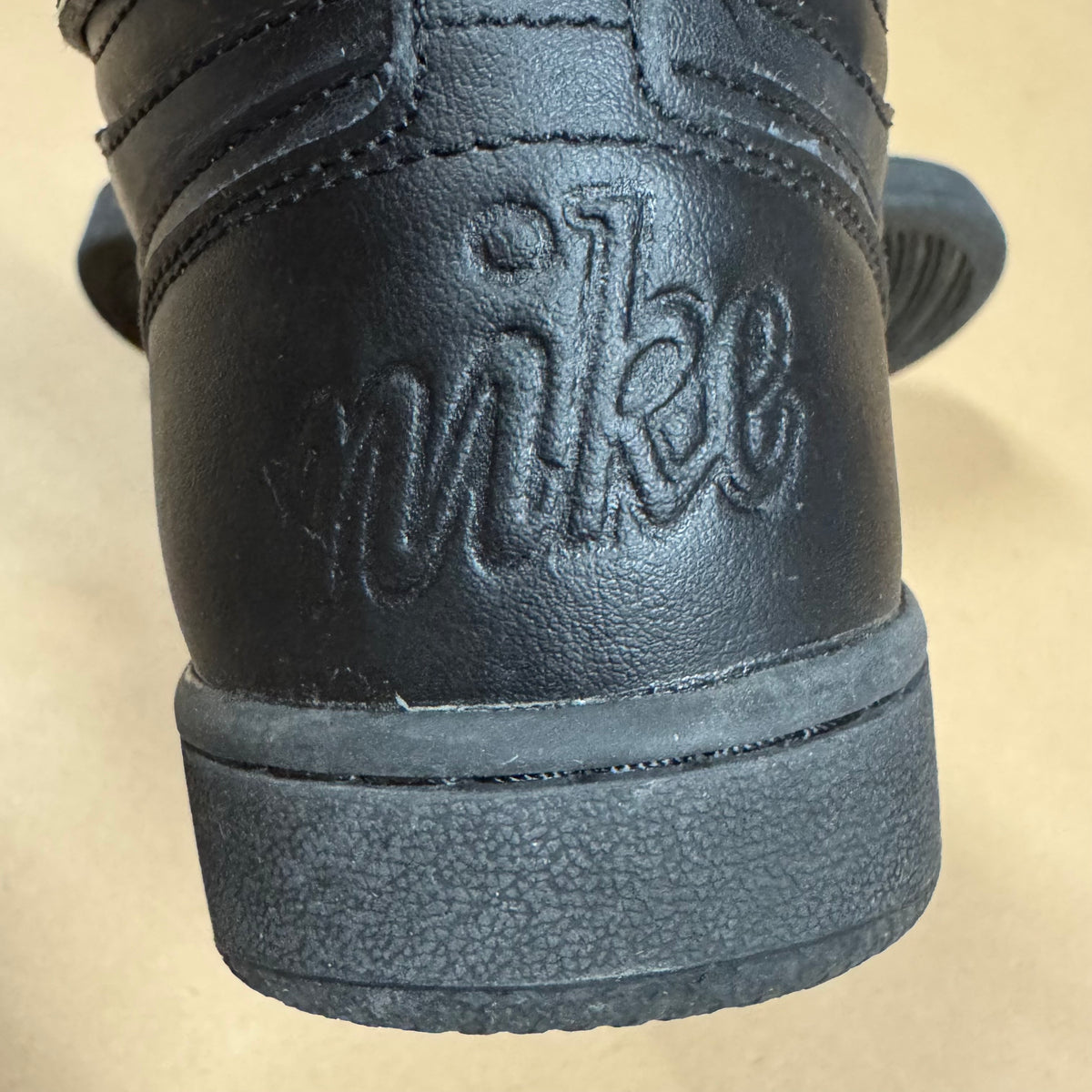 Vintage style Nike SB High sneakers – Close-up 5