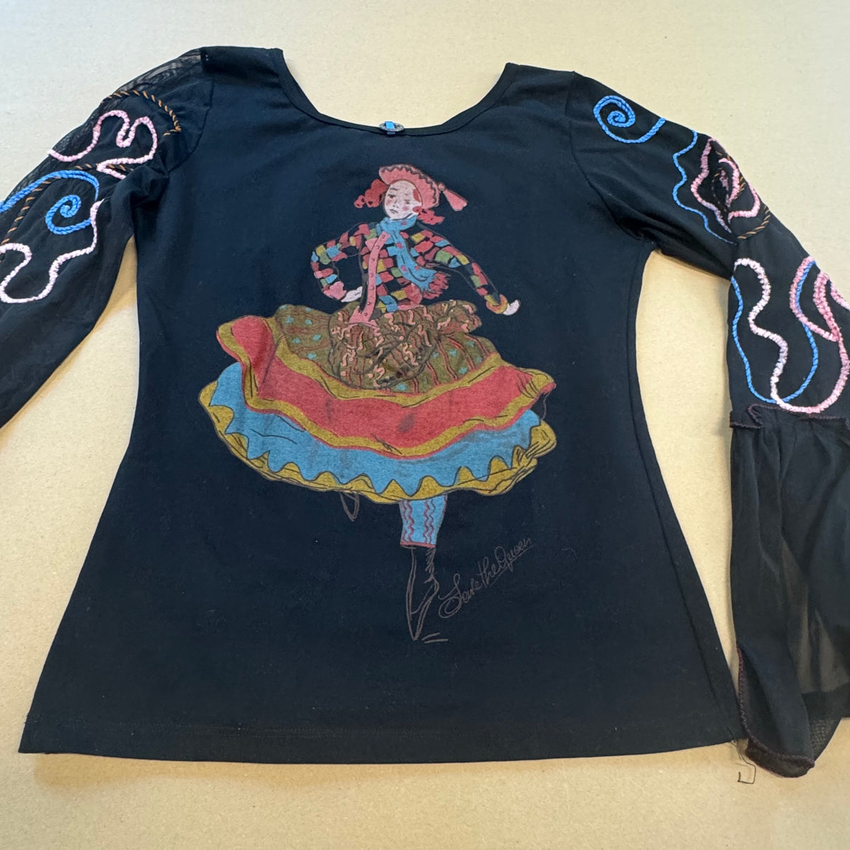 Vintage style Save the Queen black sweatshirt – Close-up 3