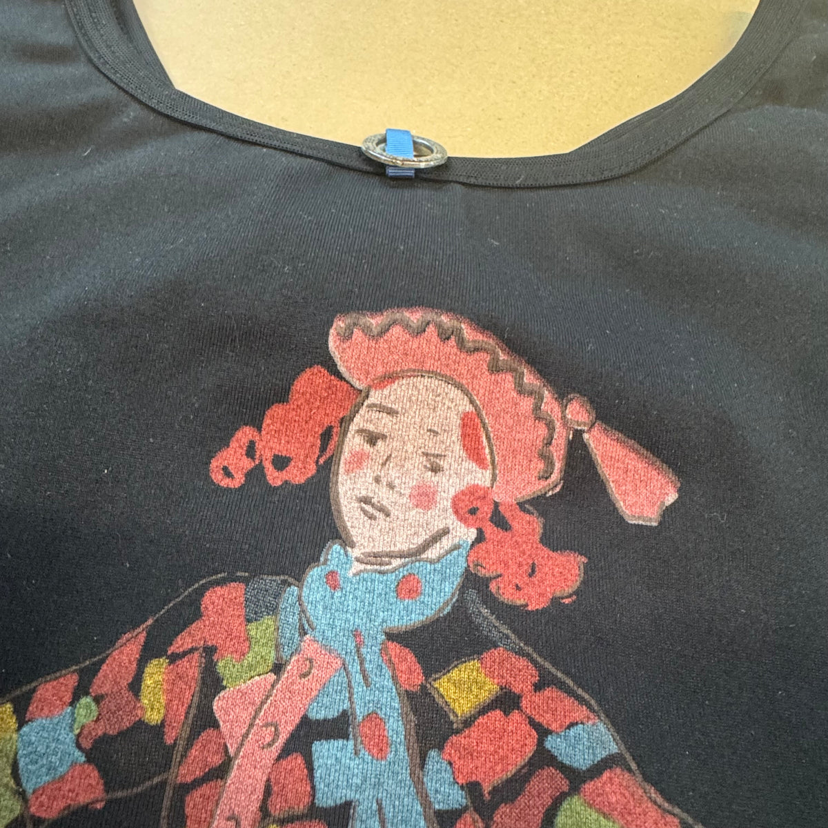 Vintage style Save the Queen black sweatshirt – Close-up 5