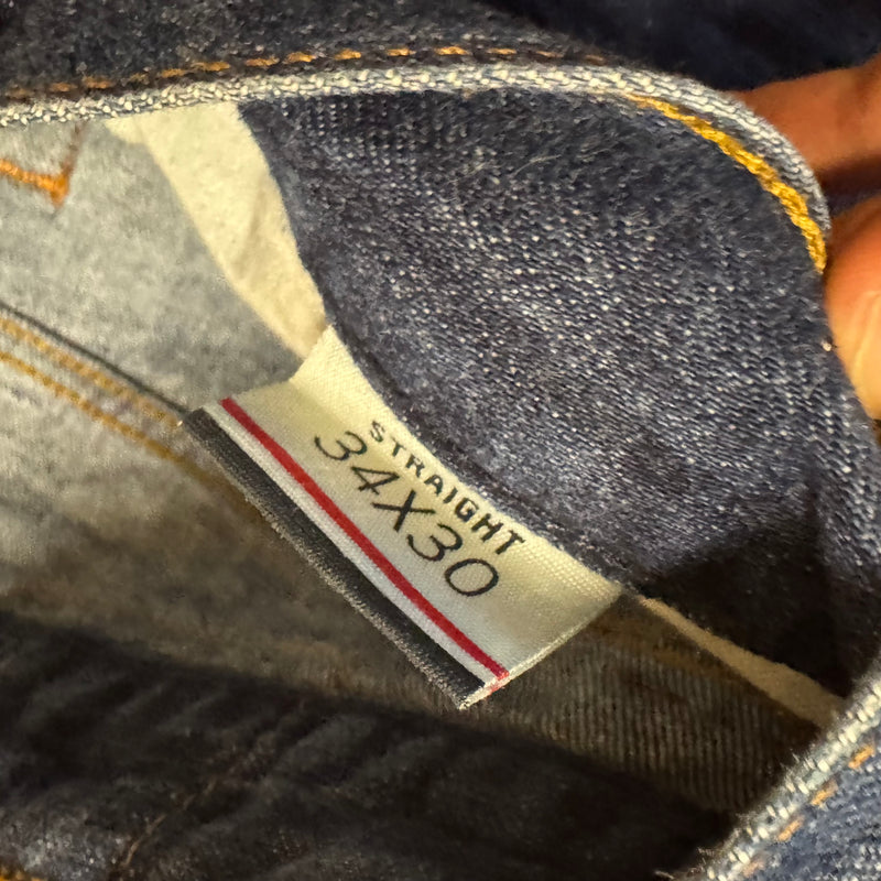 Detailansicht: Sourced limited accessories and clothes Vintage style Tommy Hilfiger straight leg denim jeans – Logo, Nähte oder Material