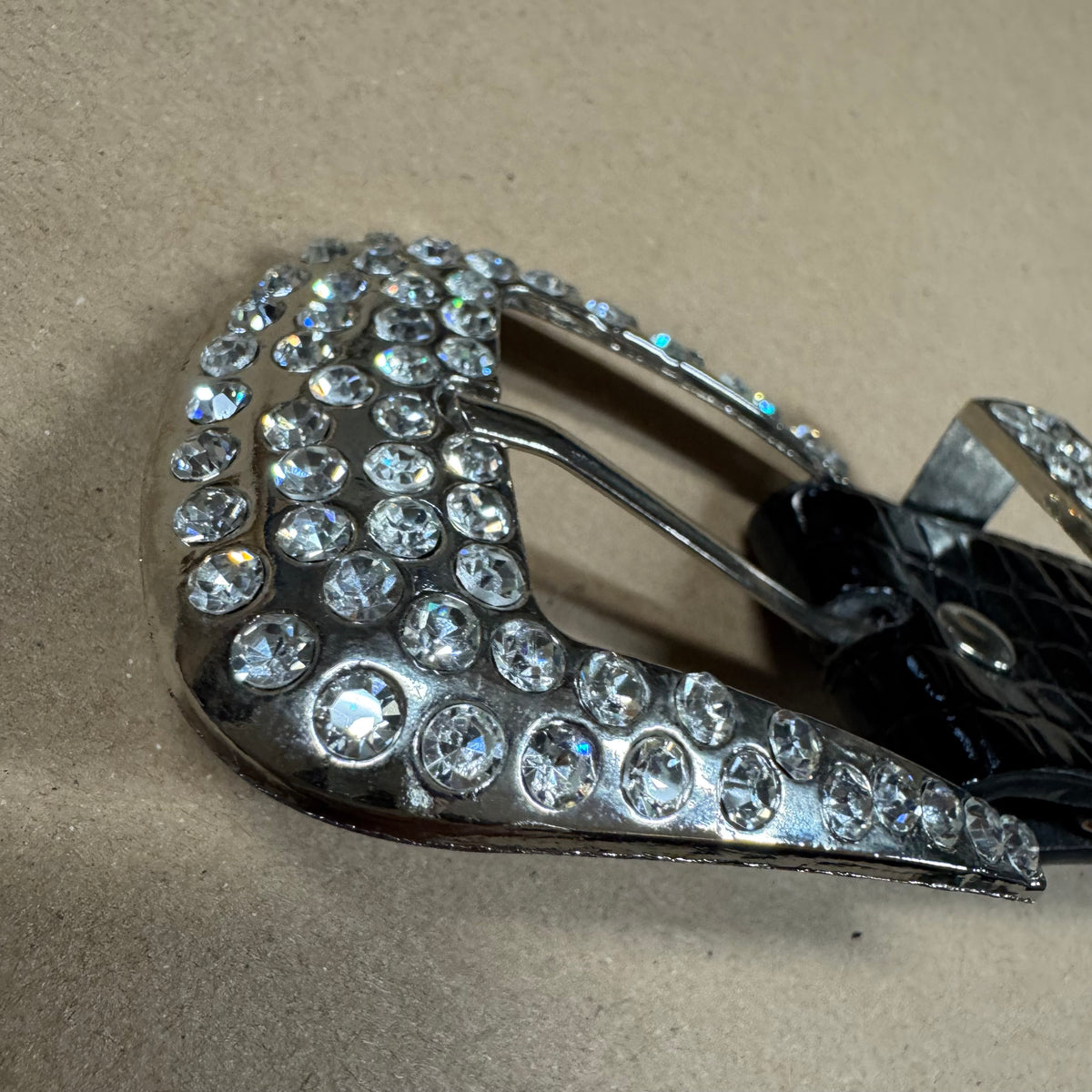 Vintage-style Y2K rhinestone belt – Close-up 2