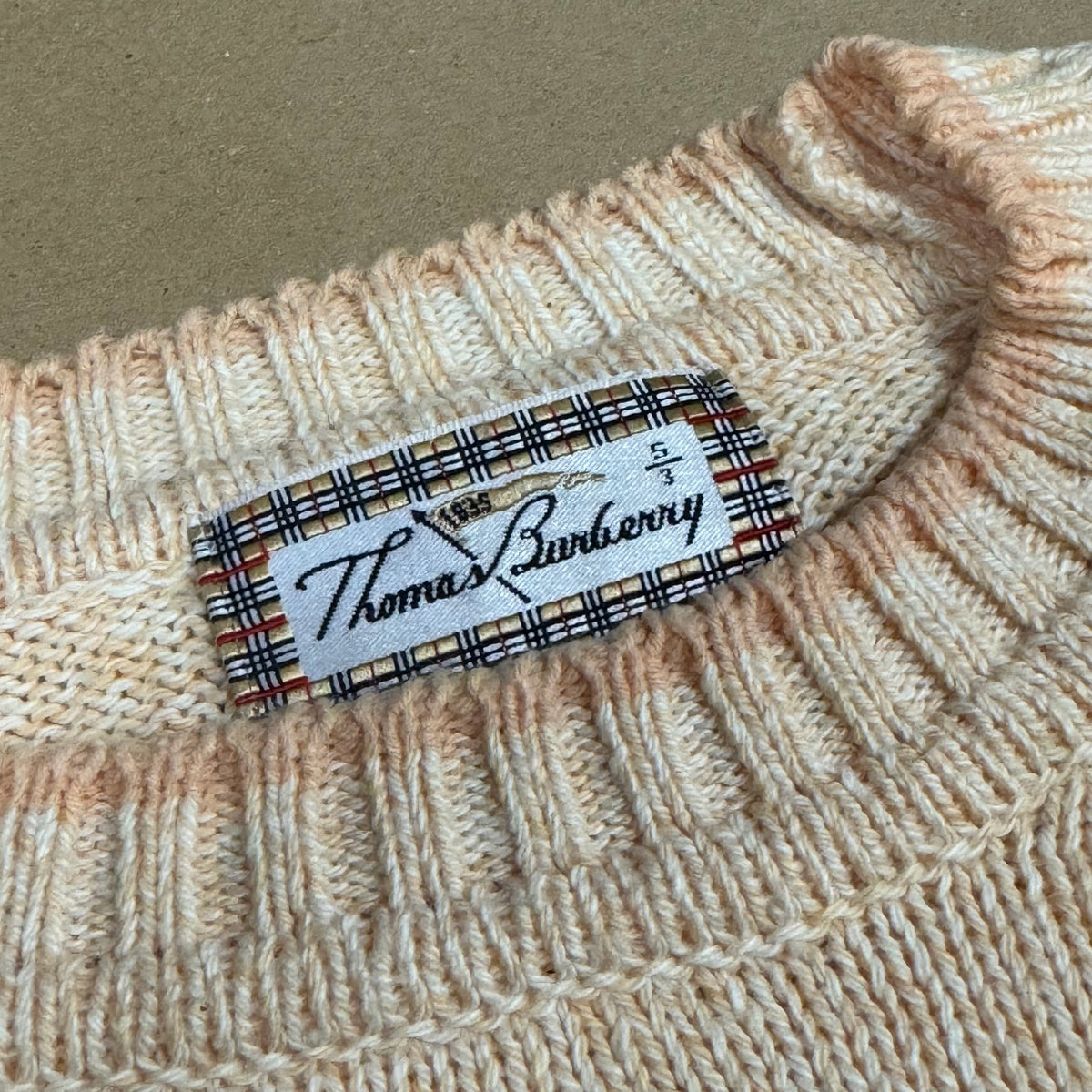 Vintage Thomas Burberry orange knitted sweatshirt – Close-up 2