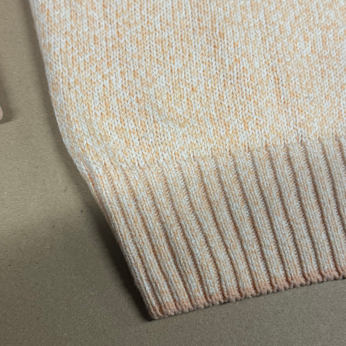 Vintage Thomas Burberry orange knitted sweatshirt – Close-up 3