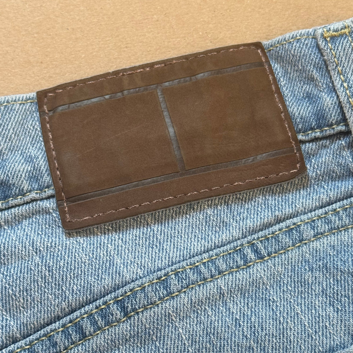 Vintage Tommy Hilfiger straight leg jeans – Close-up 3