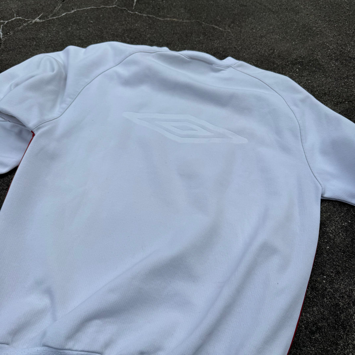 Vintage Umbro white sweatshirt 90s – Close-up 4