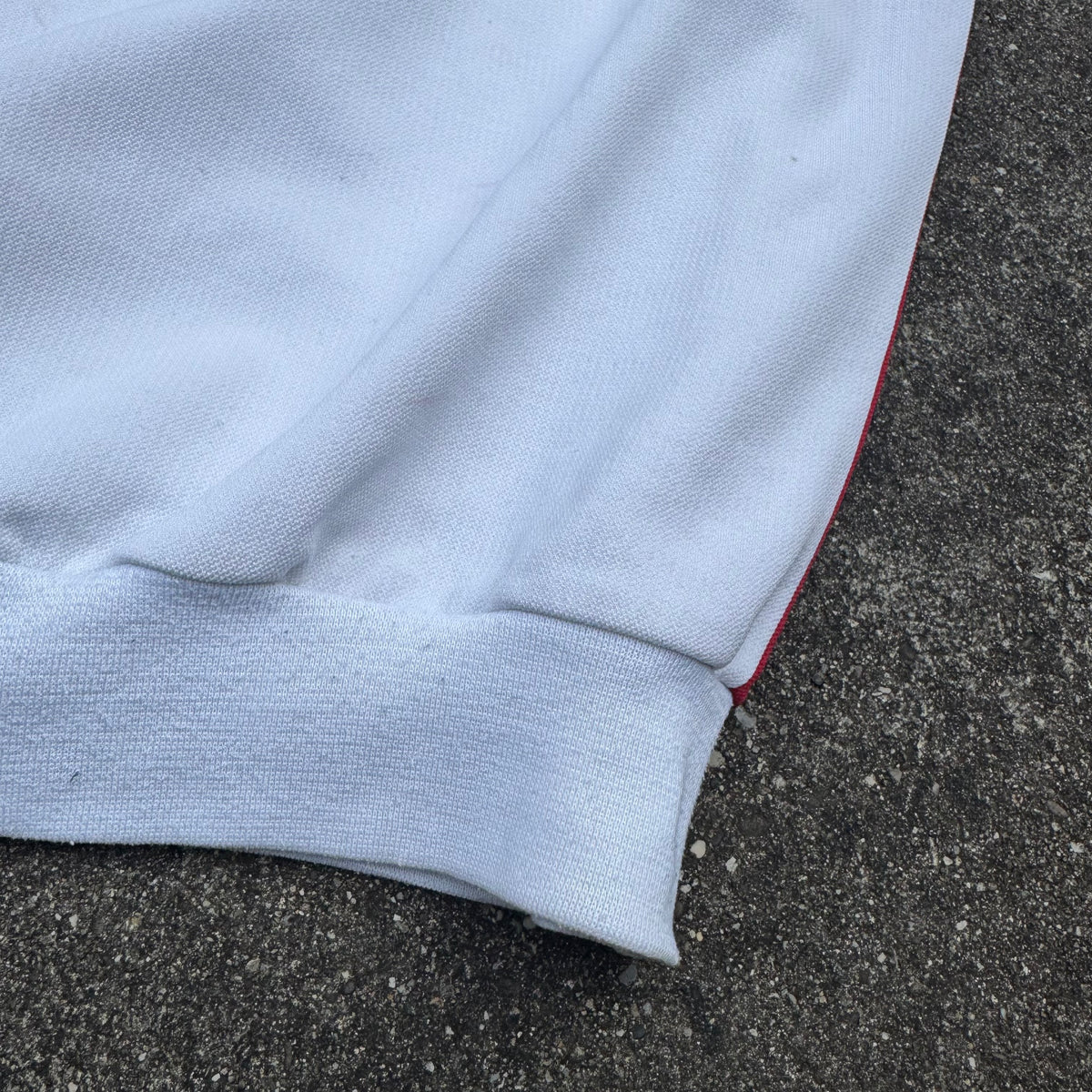 Vintage Umbro white sweatshirt 90s – Close-up 5
