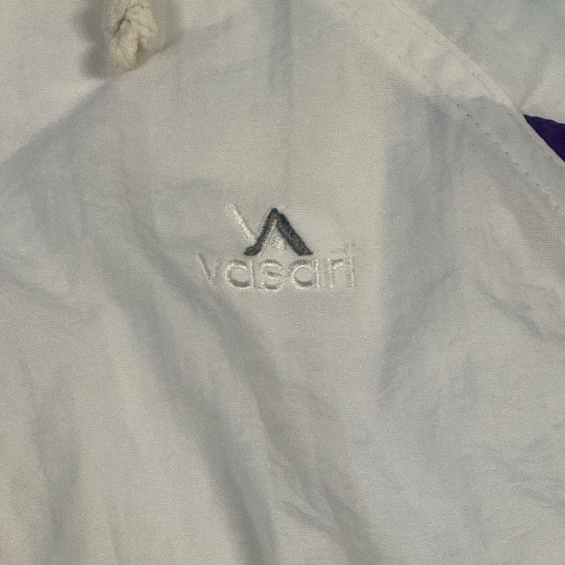 Detailansicht: Sourced limited accessories and clothes Vintage Vasari jacket – Logo, Nähte oder Material