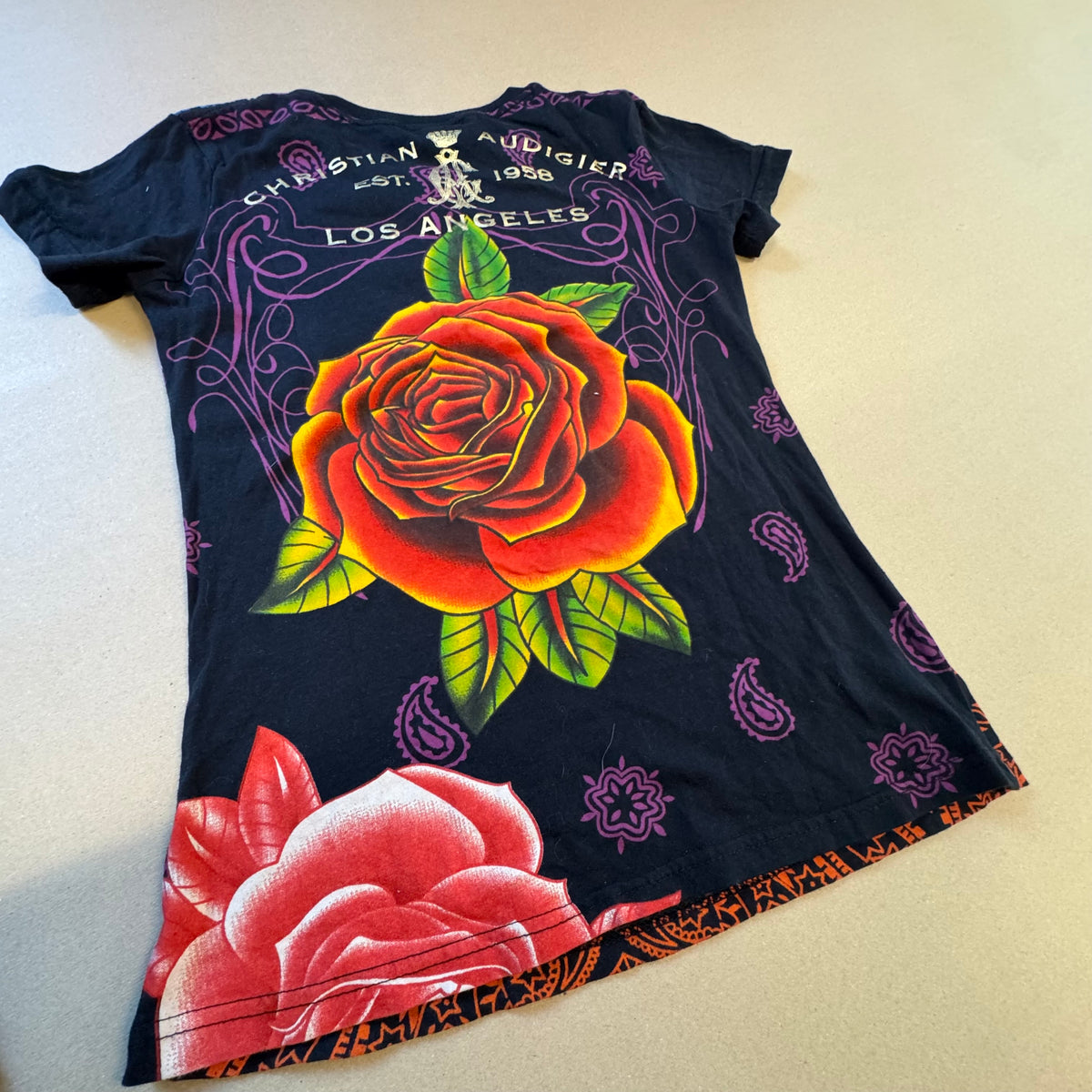 Vintage Y2K "Swan" rhinestones t-shirt by Christian Audigier – Close-up 5