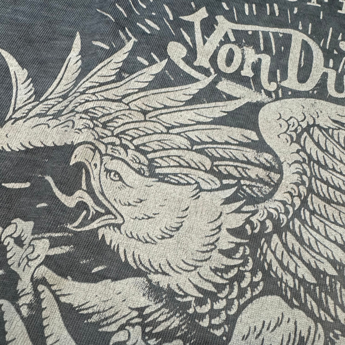 Von Dutch sleeveless t-shirt in vintage style – Close-up 2