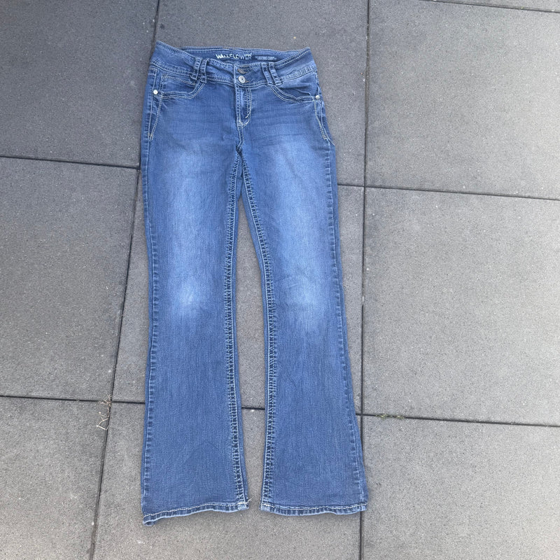 Detailansicht: Sourced limited accessories and clothes Wallflower y2k bootcut retro jeans – Logo, Nähte oder Material