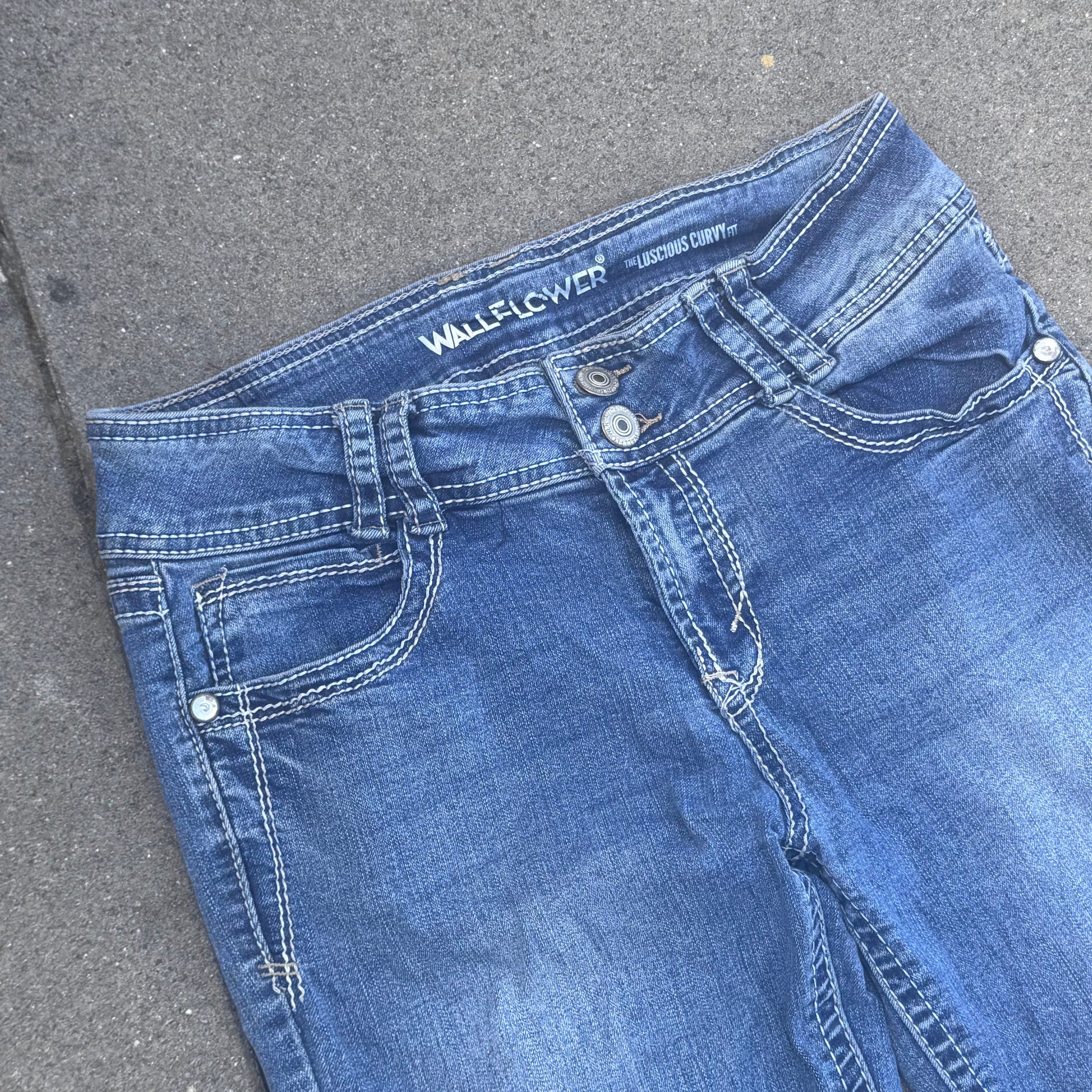 Wallflower y2k bootcut retro jeans – Close-up 4
