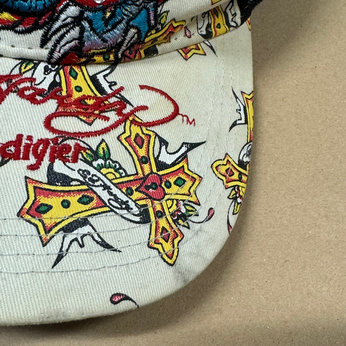 White Ed Hardy cap dragon – Close-up 4