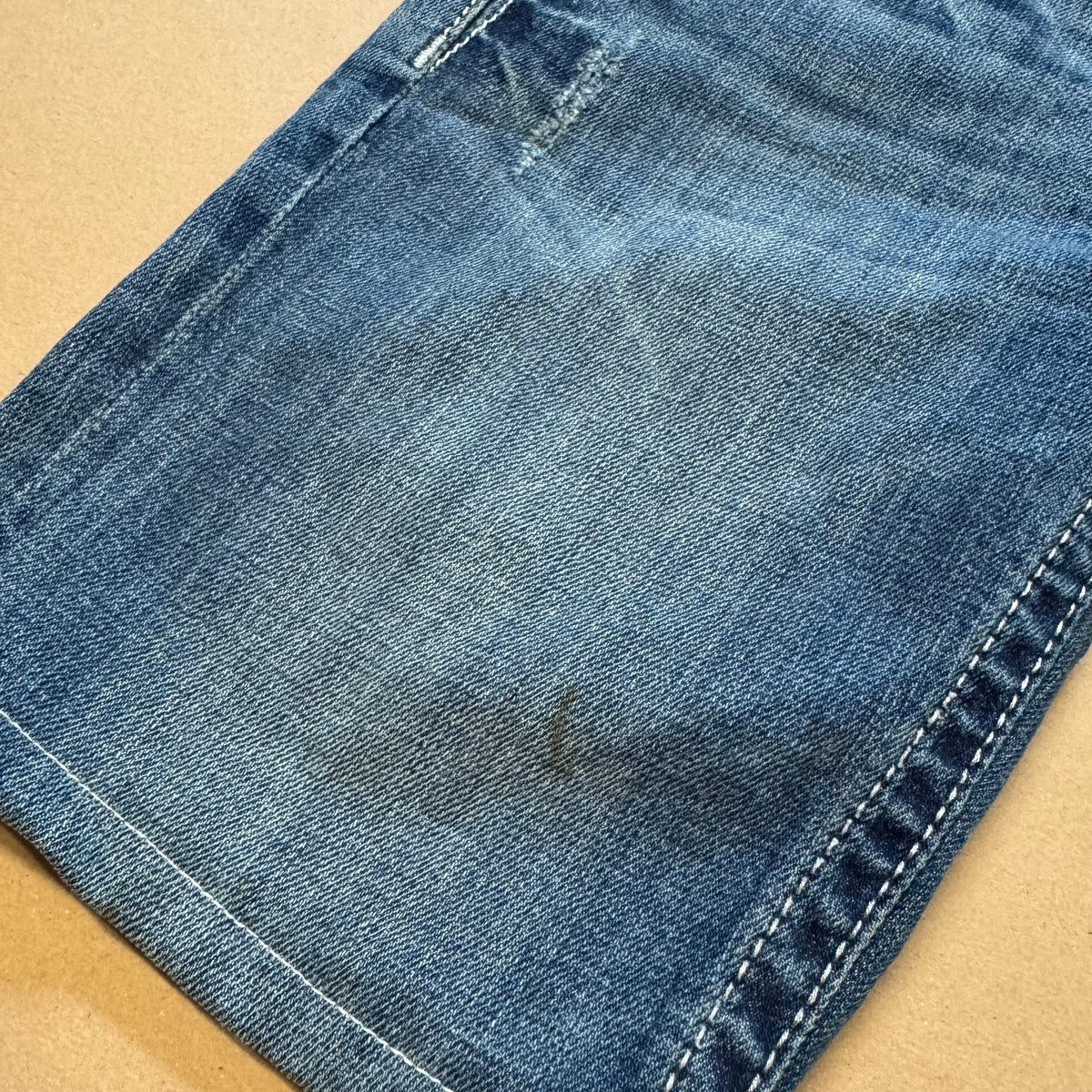 Y2K Miss Me vintage rhinestone shorts – Close-up 8