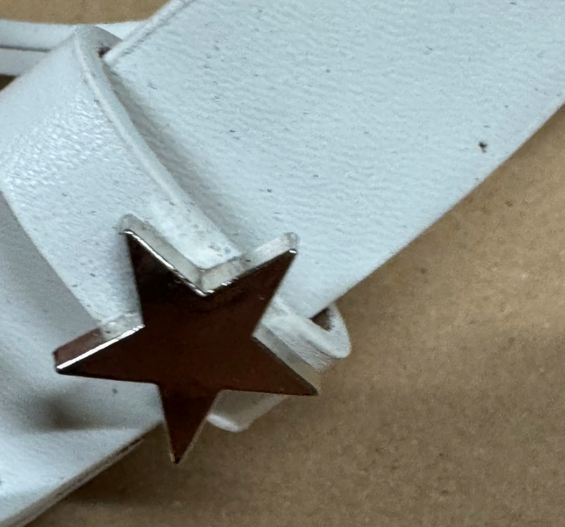 Detailansicht: Sourced limited accessories and clothes Y2K star belt – Logo, Nähte oder Material