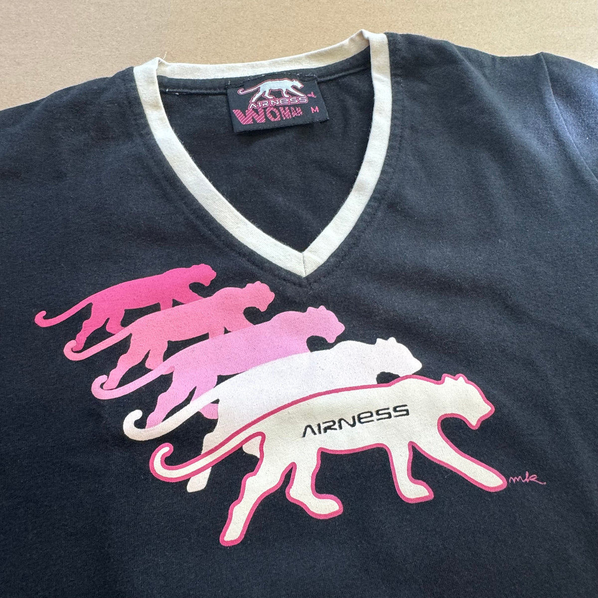 Y2K style Airness slightly cropped t-shirt – Close-up 1