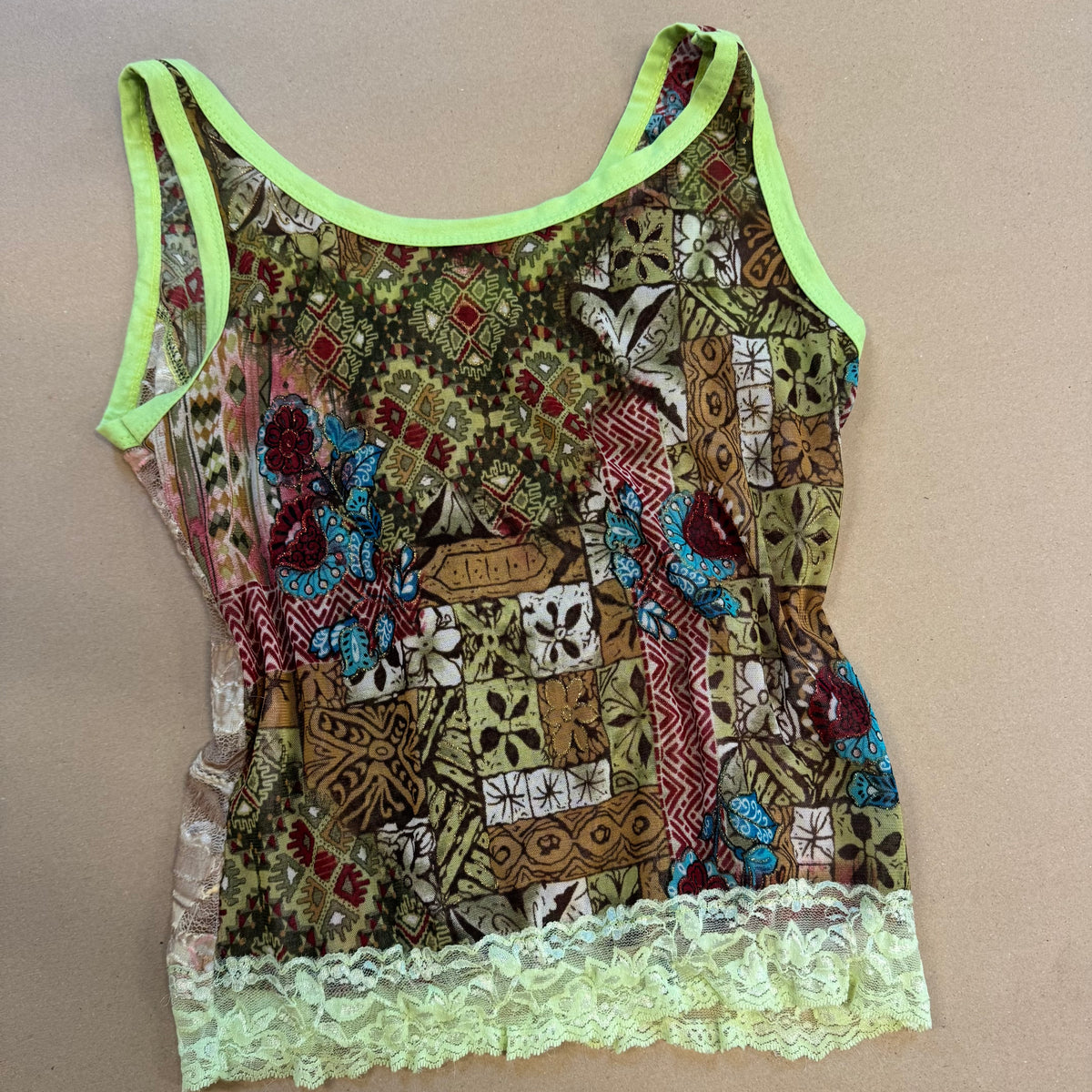Y2K vintage green floral top – Close-up 3