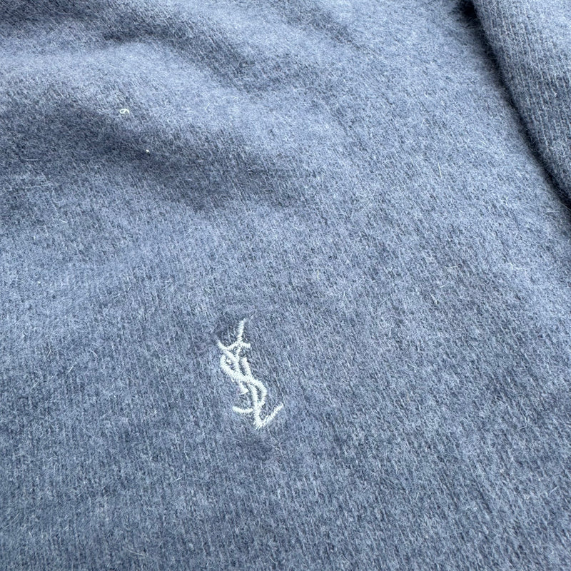 Detailansicht: Sourced limited accessories and clothes Yves Saint Laurent blue wool sweater – Logo, Nähte oder Material
