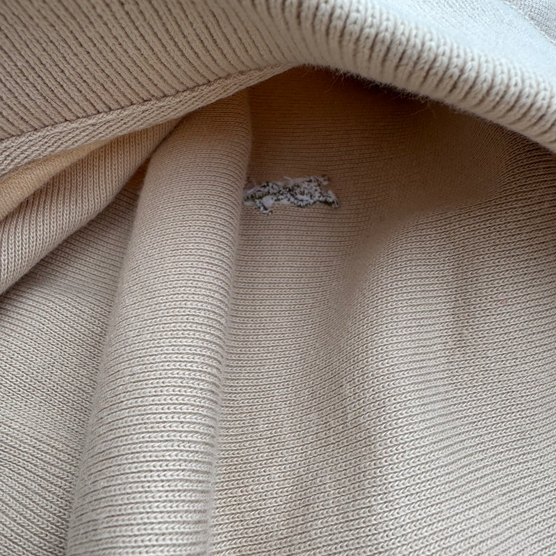 Detailansicht: Sourced limited accessories and clothes Yves Saint Laurent vintage beige polo – Logo, Nähte oder Material