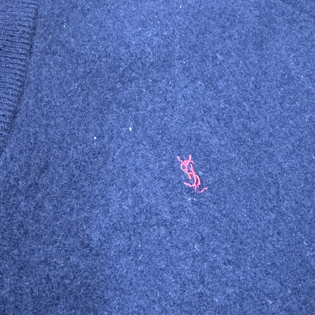 Yves Saint Laurent vintage lambswool sweat – Close-up 2
