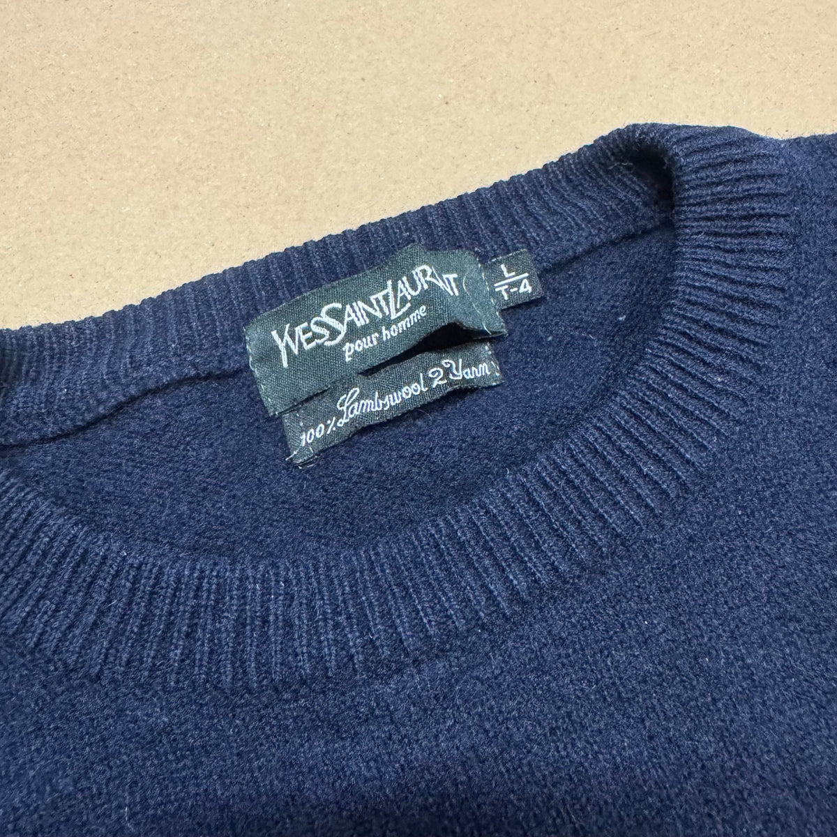 Yves Saint Laurent vintage lambswool sweatshirt – Close-up 1