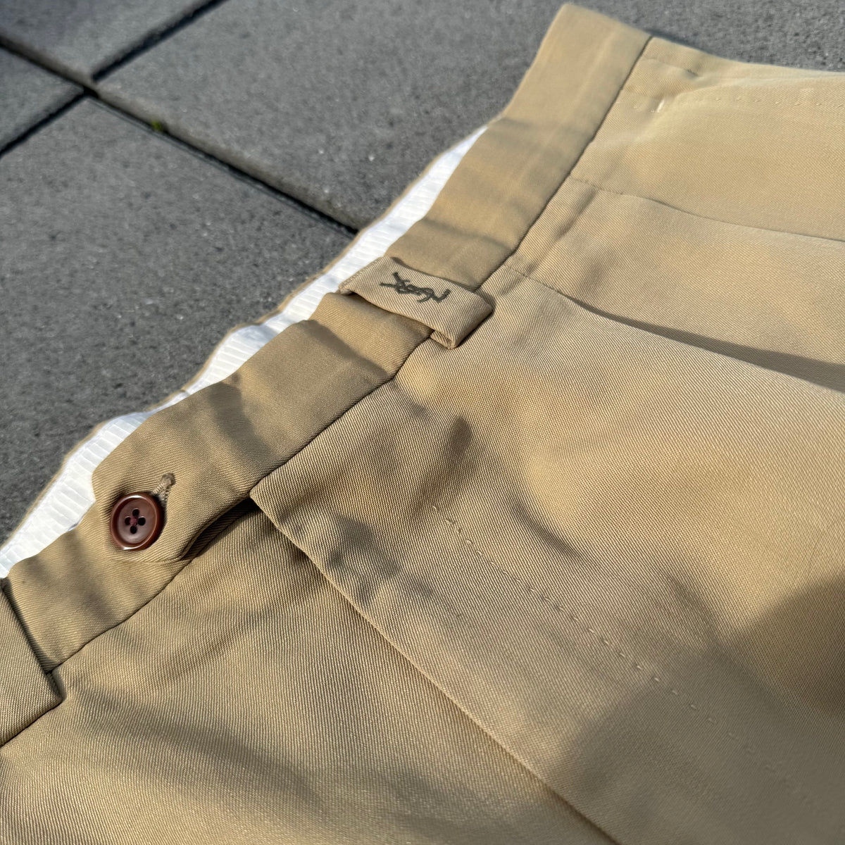 Yves Saint Laurent vintage loose chinos – Close-up 1