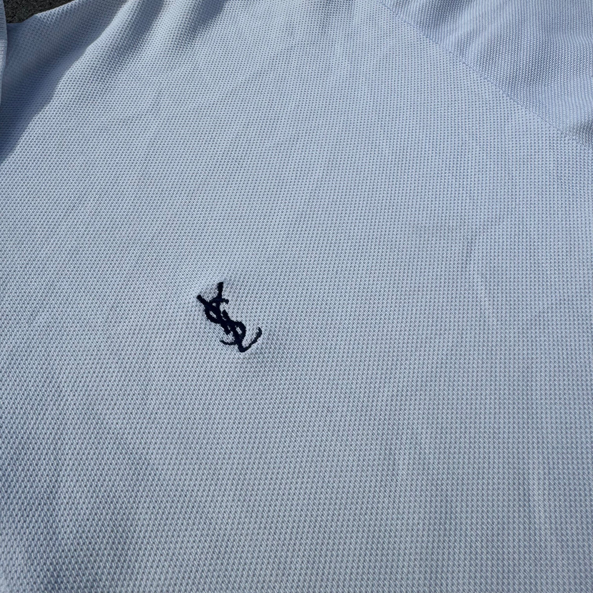 Yves Saint Laurent vintage white poloshirt – Close-up 2