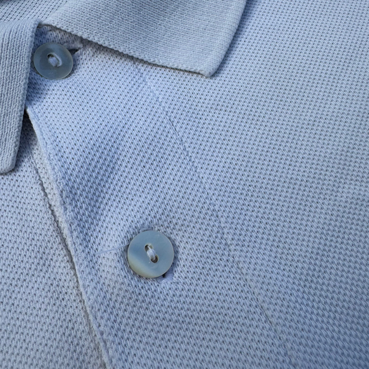 Yves Saint Laurent vintage white poloshirt – Close-up 3