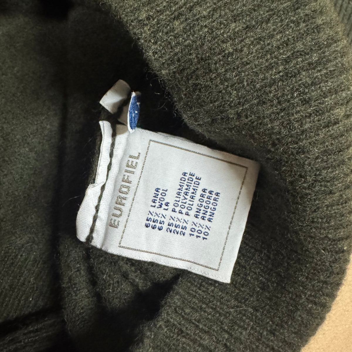 Yves Saint Laurent vintage wool sweatshirt – Close-up 5