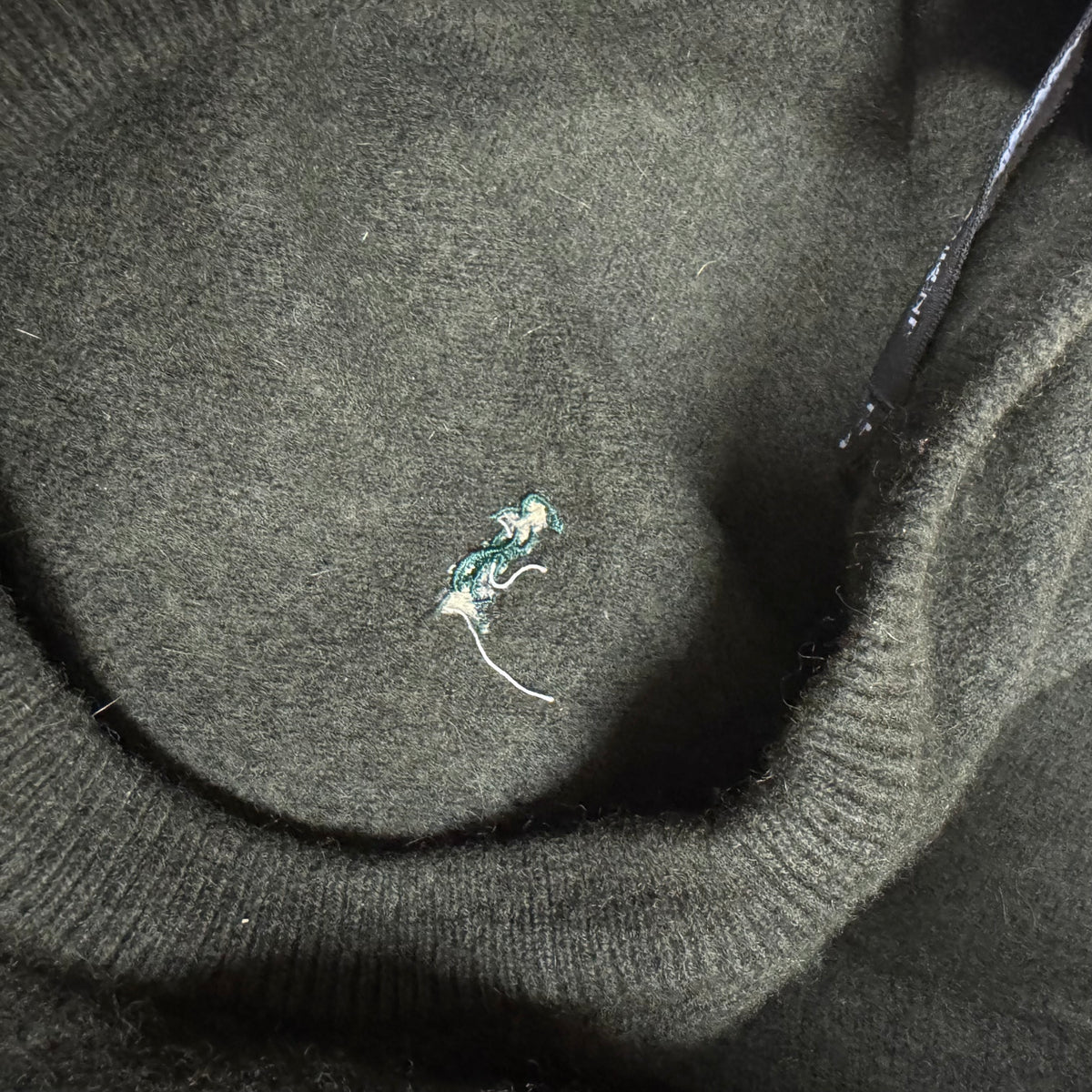 Yves Saint Laurent vintage wool sweatshirt – Close-up 7