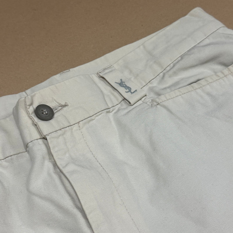 Detailansicht: Sourced limited accessories and clothes Yves Saint Laurent white chino loose pants – Logo, Nähte oder Material