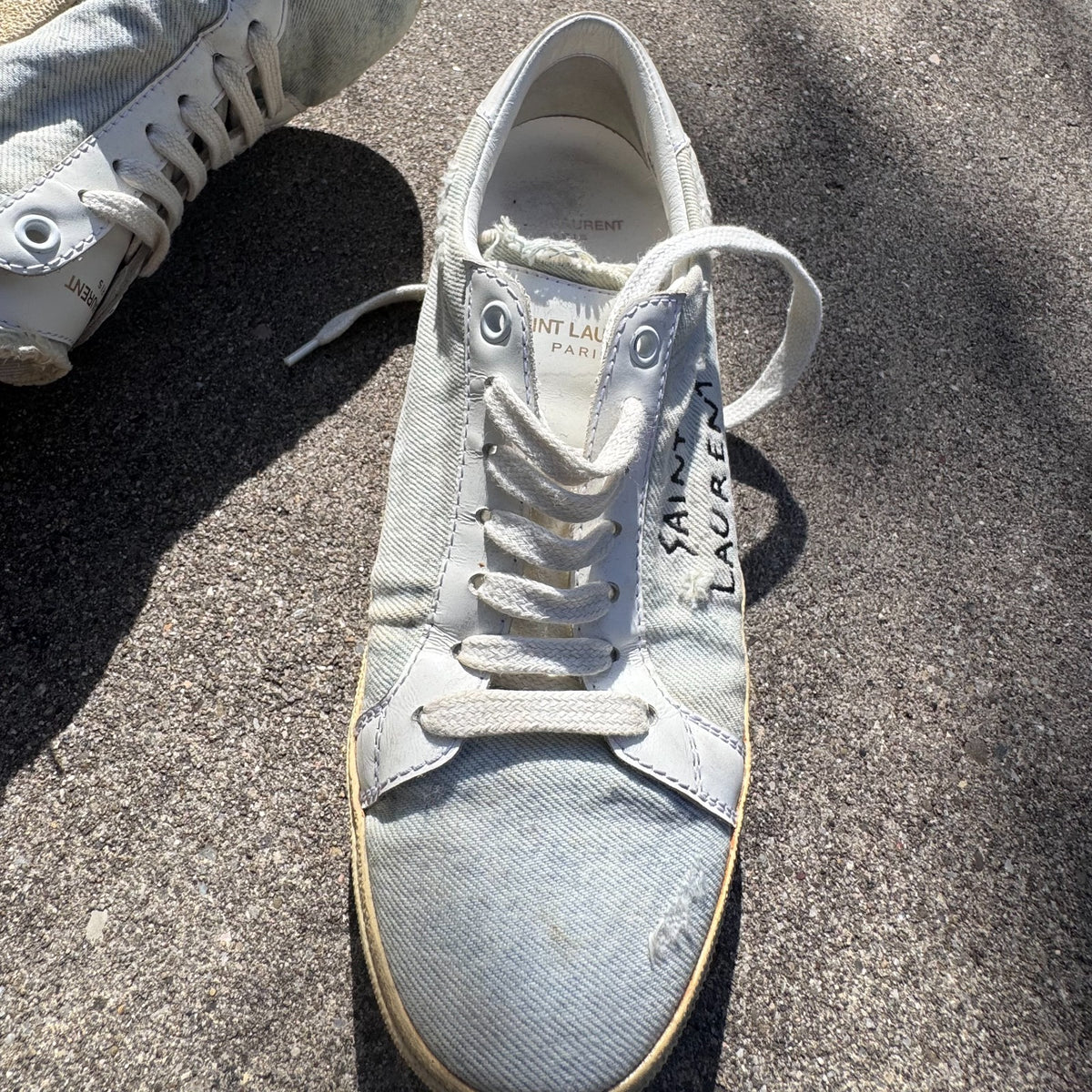 Yves Saint Laurent white light sneakers – Close-up 3