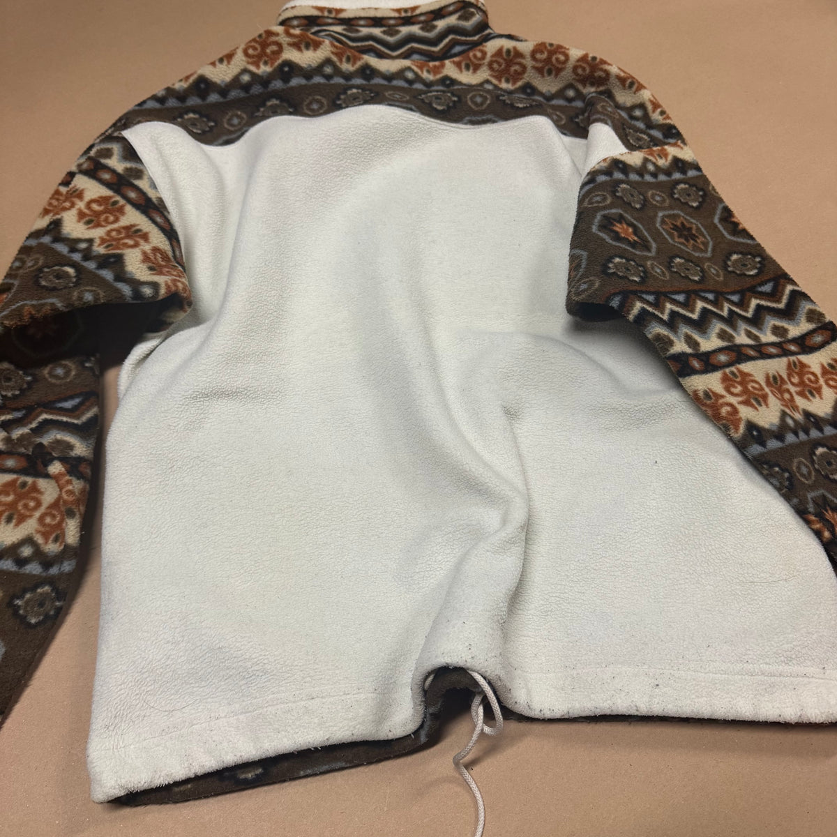 YW vintage fleece sweatshirt – Close-up 4